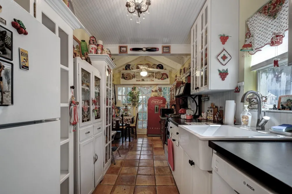 401 E 9TH AVENUE Mount Dora, FL 32757