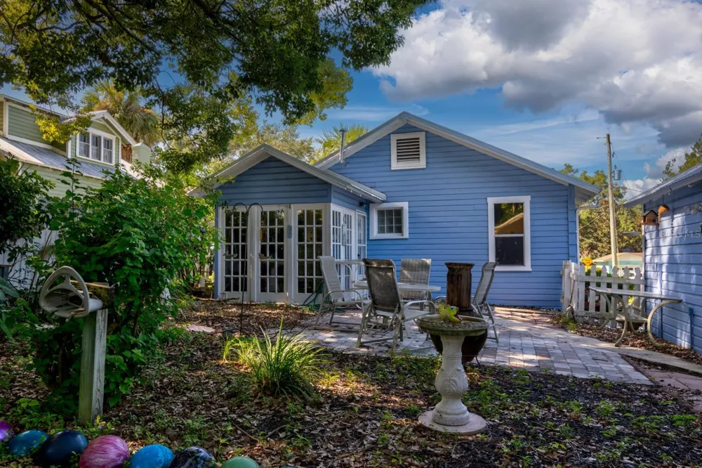 401 E 9TH AVENUE Mount Dora, FL 32757
