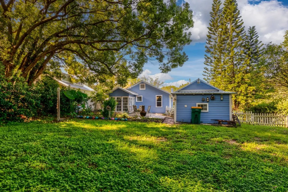 401 E 9TH AVENUE Mount Dora, FL 32757