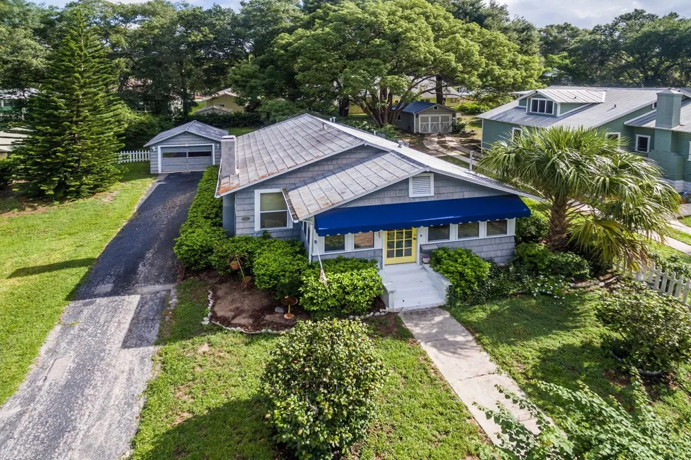 401 E 9TH AVENUE Mount Dora, FL 32757