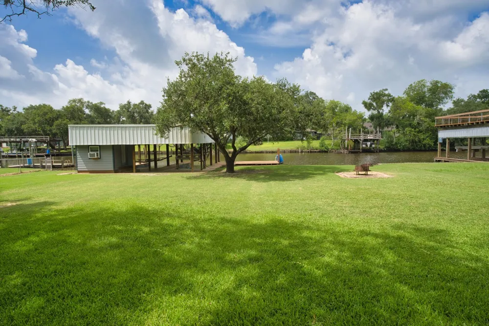 136 Pr 652 Sargent, TX 77414