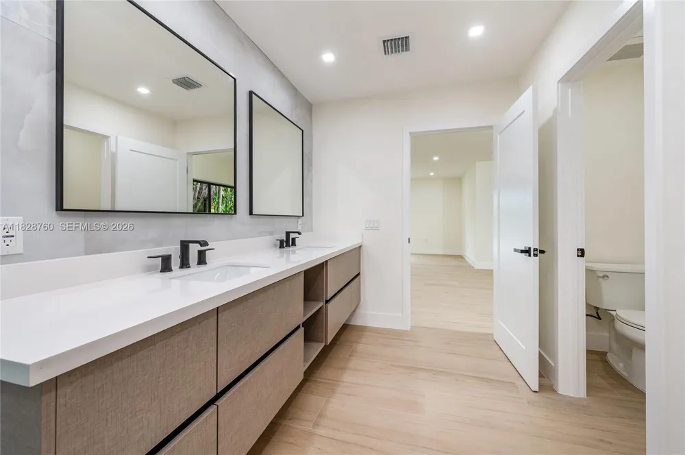 7101 E Troon Cir Miami Lakes, FL 33014