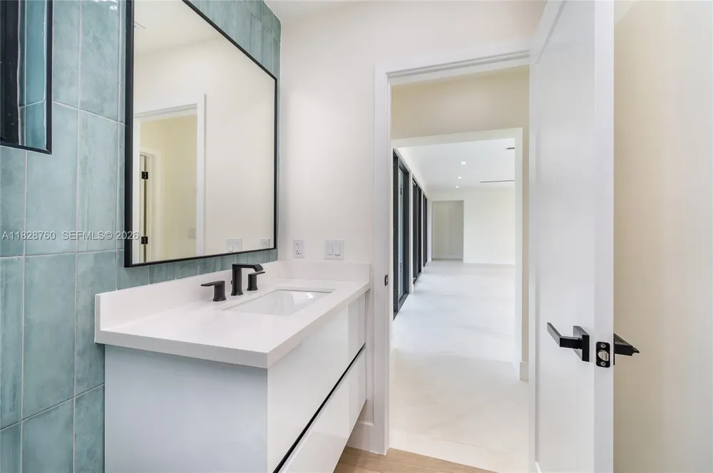 7101 E Troon Cir Miami Lakes, FL 33014