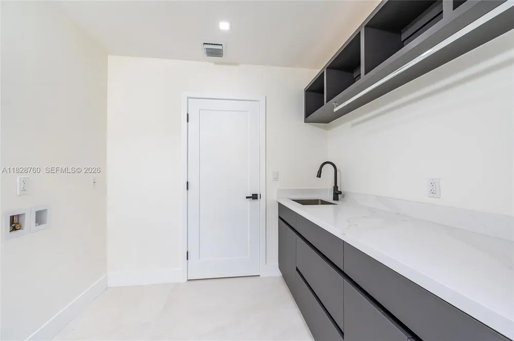 7101 E Troon Cir Miami Lakes, FL 33014