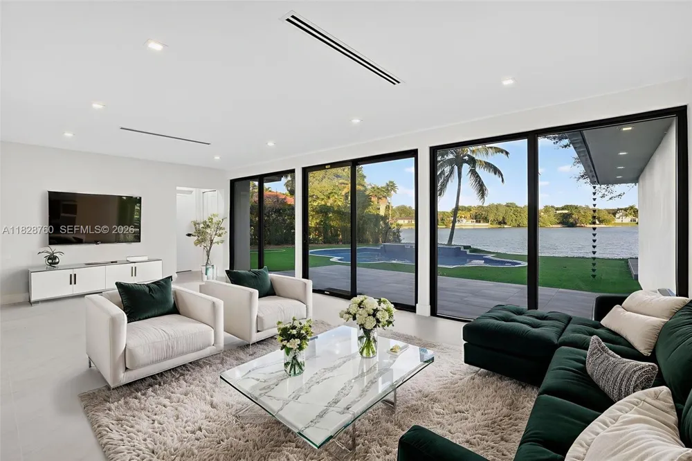 7101 E Troon Cir Miami Lakes, FL 33014
