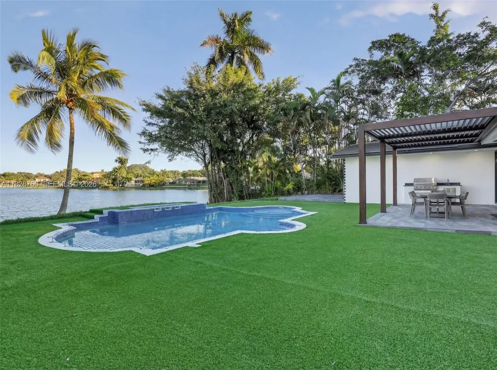 7101 E Troon Cir Miami Lakes, FL 33014