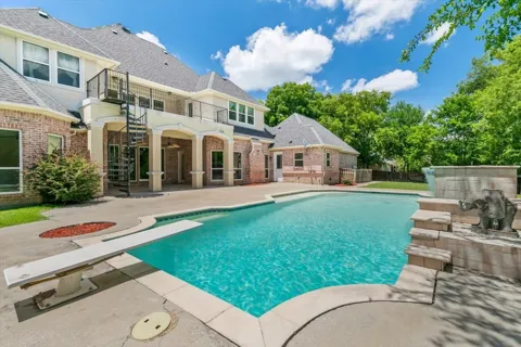 8945 Waterchase Circle