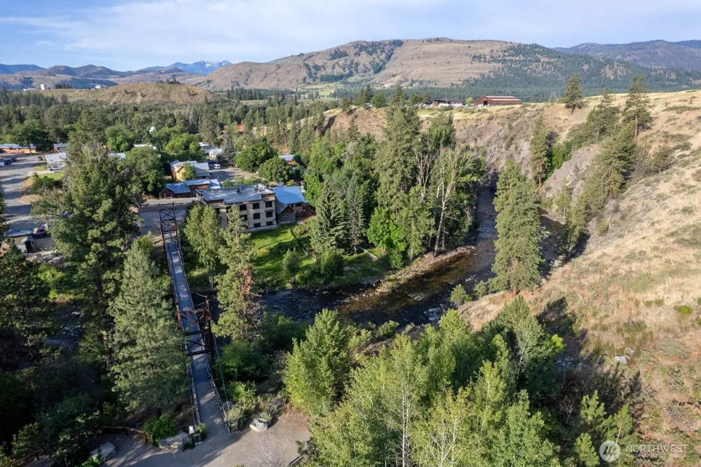 615 Pine Loop Winthrop, WA 98862