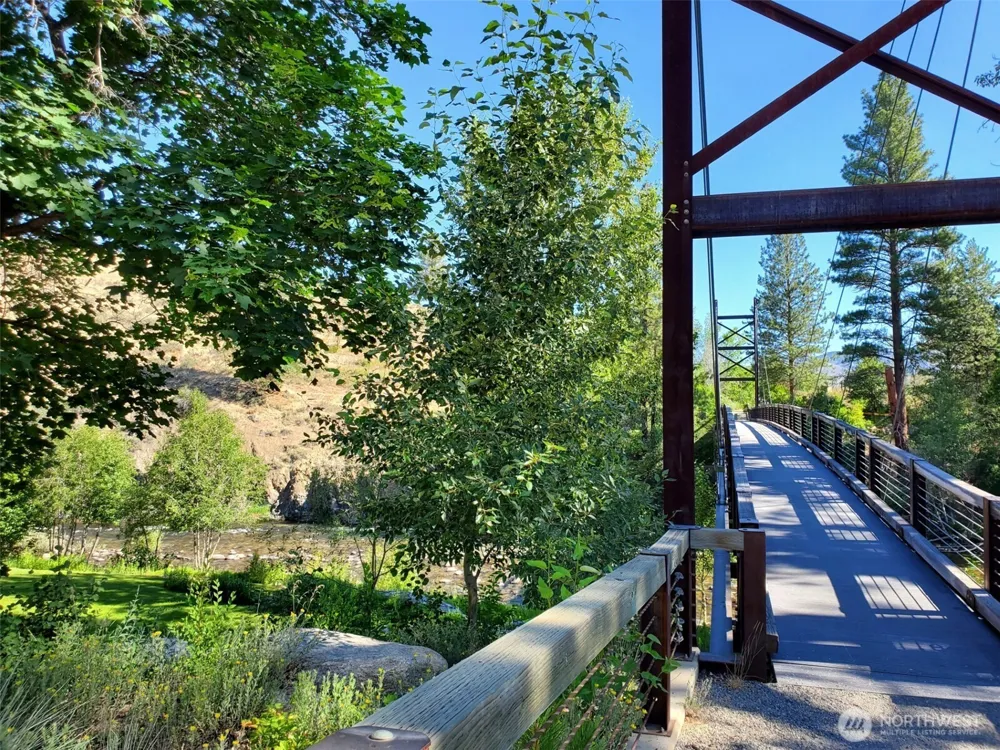 615 Pine Loop Winthrop, WA 98862