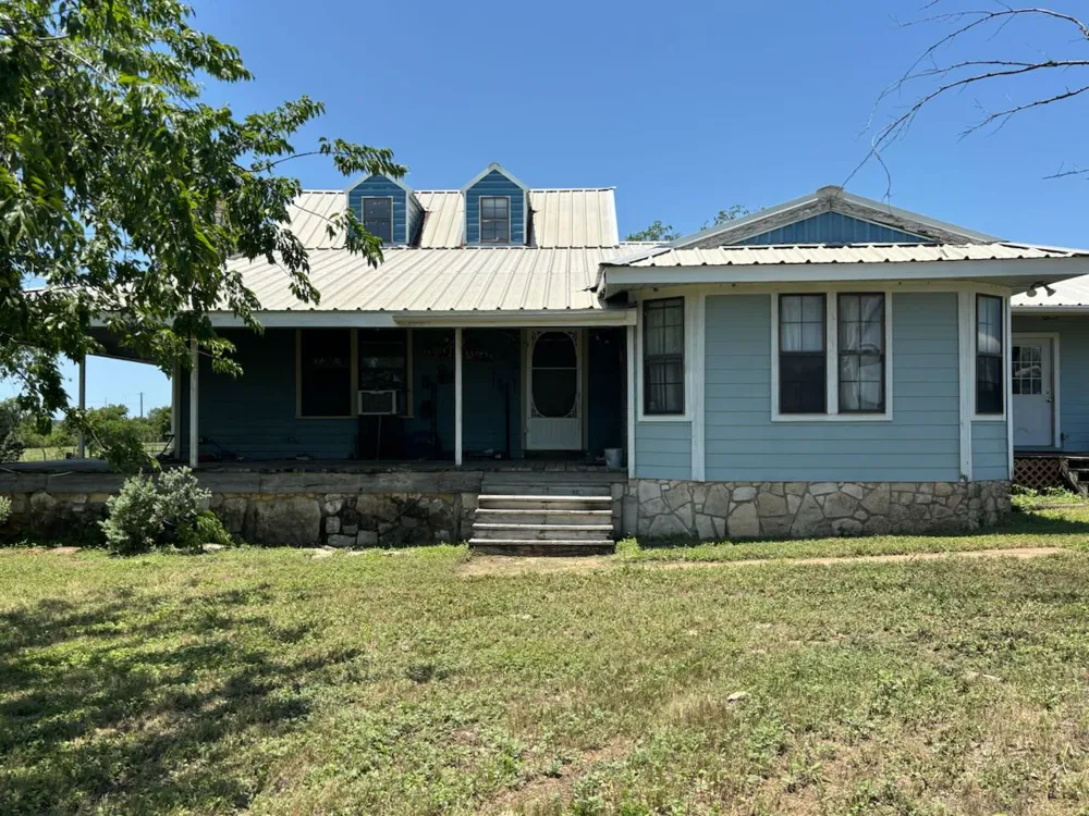 1720 County Road 276 Bertram, TX 78605