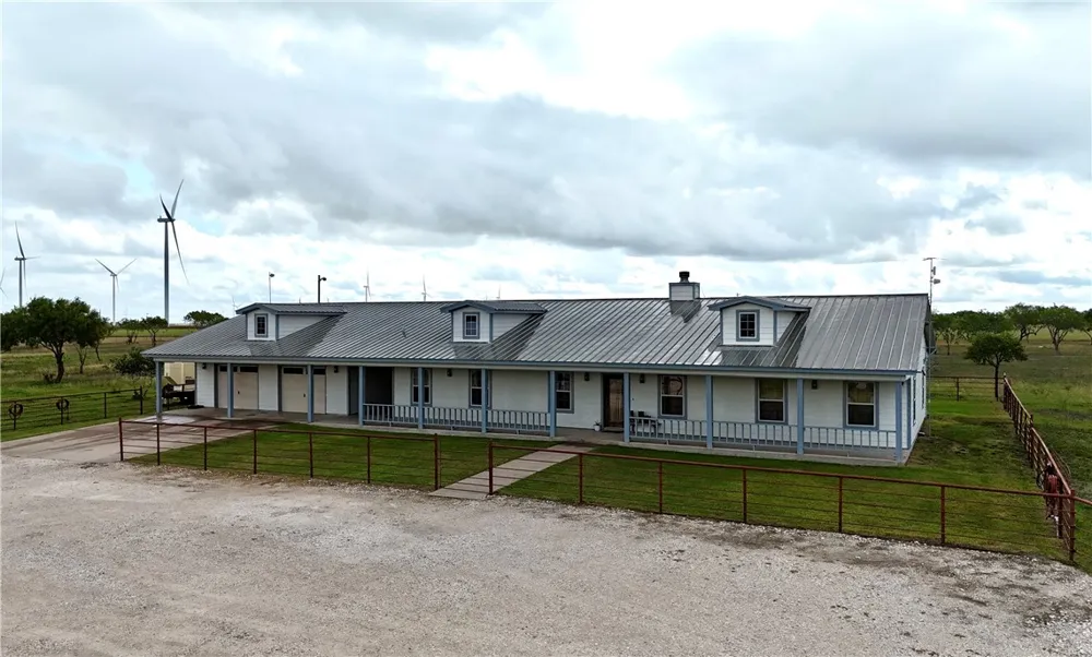 5567 County Road 1441 Mathis, TX 78368