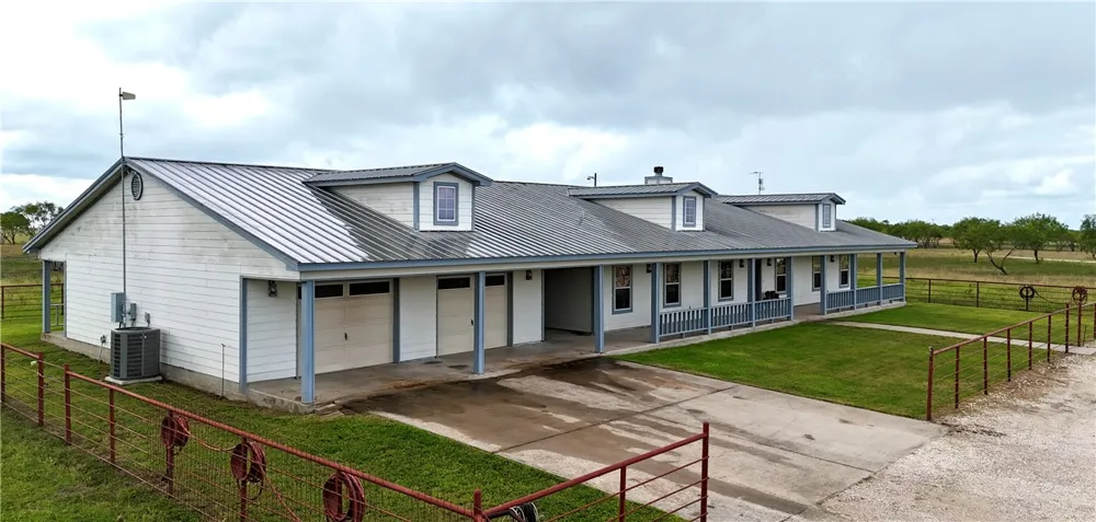 5567 County Road 1441 Mathis, TX 78368