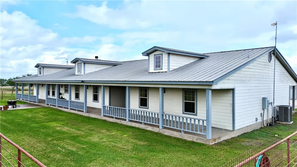 5567 County Road 1441 Mathis, TX 78368
