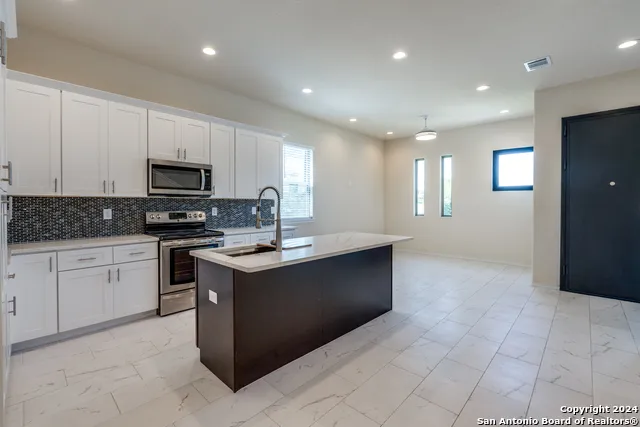 2638 E COMMERCE ST San Antonio, TX 78203