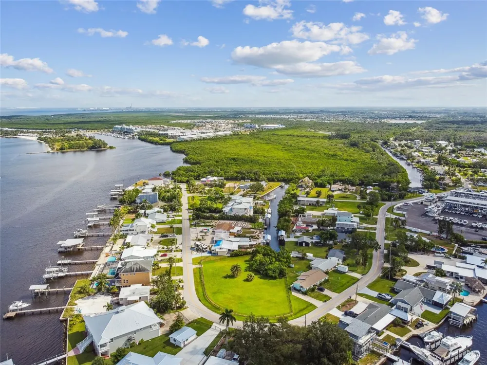 W SHELL POINT ROAD Ruskin, FL 33570