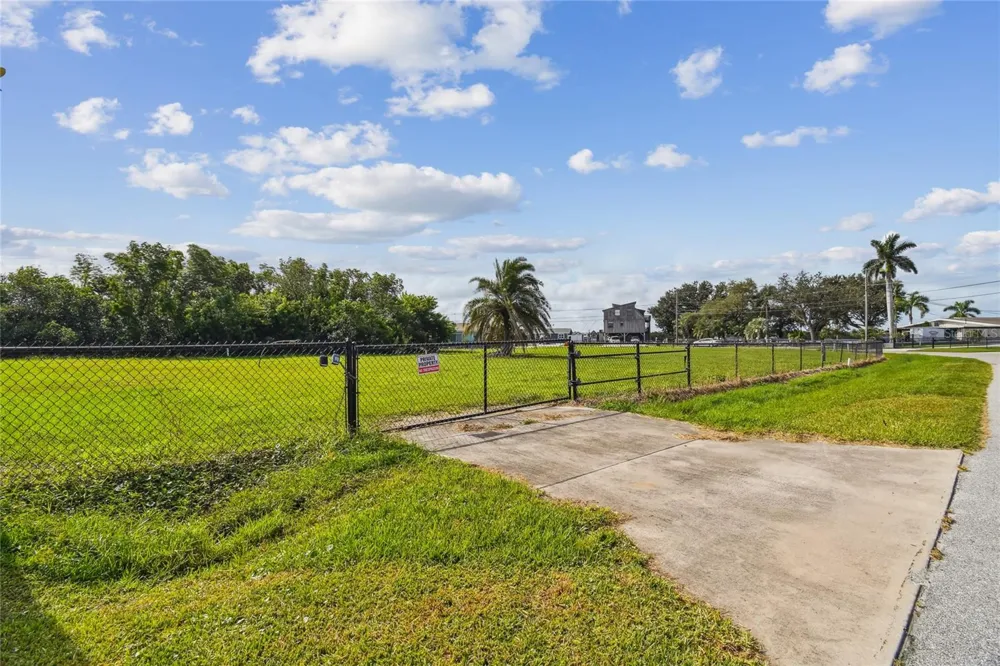 W SHELL POINT ROAD Ruskin, FL 33570
