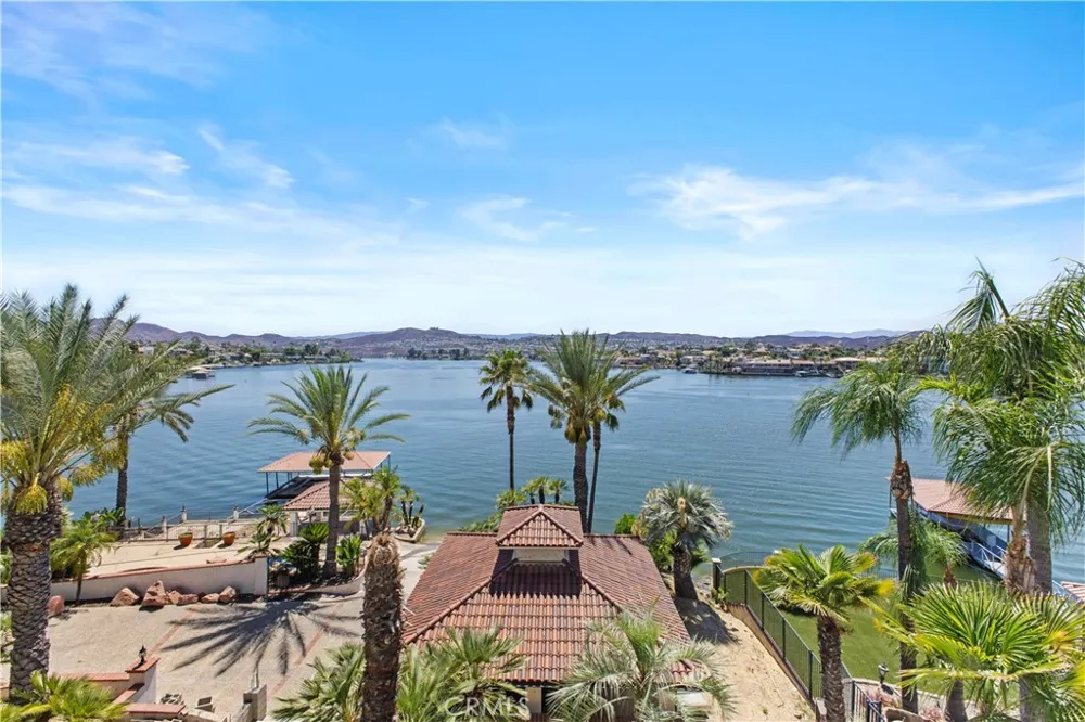 22262 San Joaquin Drive W Canyon Lake, CA 92587