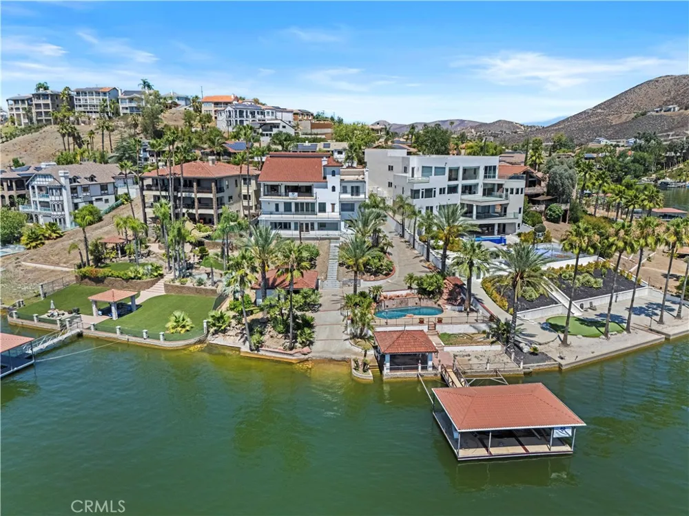 22262 San Joaquin Drive W Canyon Lake, CA 92587