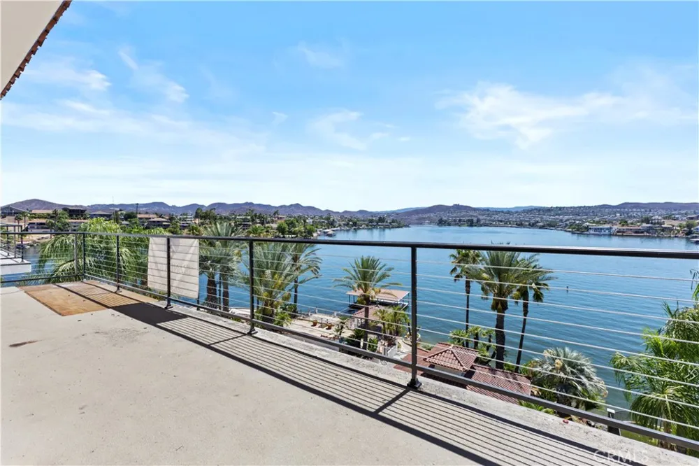 22262 San Joaquin Drive W Canyon Lake, CA 92587