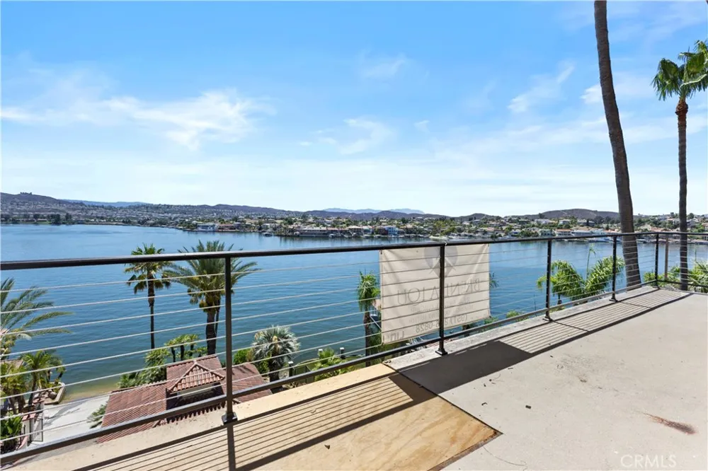 22262 San Joaquin Drive W Canyon Lake, CA 92587