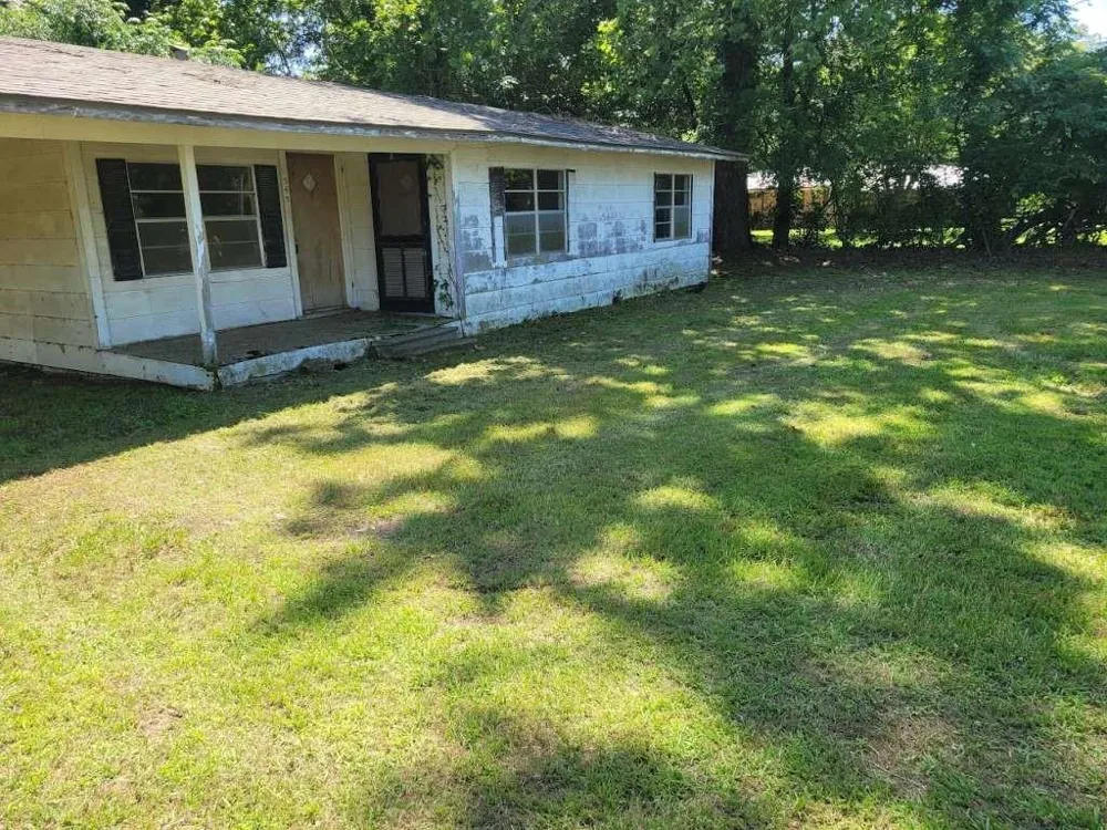 343 Nw Martin Luther King Drive De Kalb, TX 75559