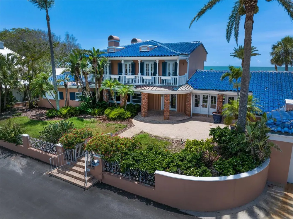 1114 MANDALAY POINT Clearwater Beach, FL 33767