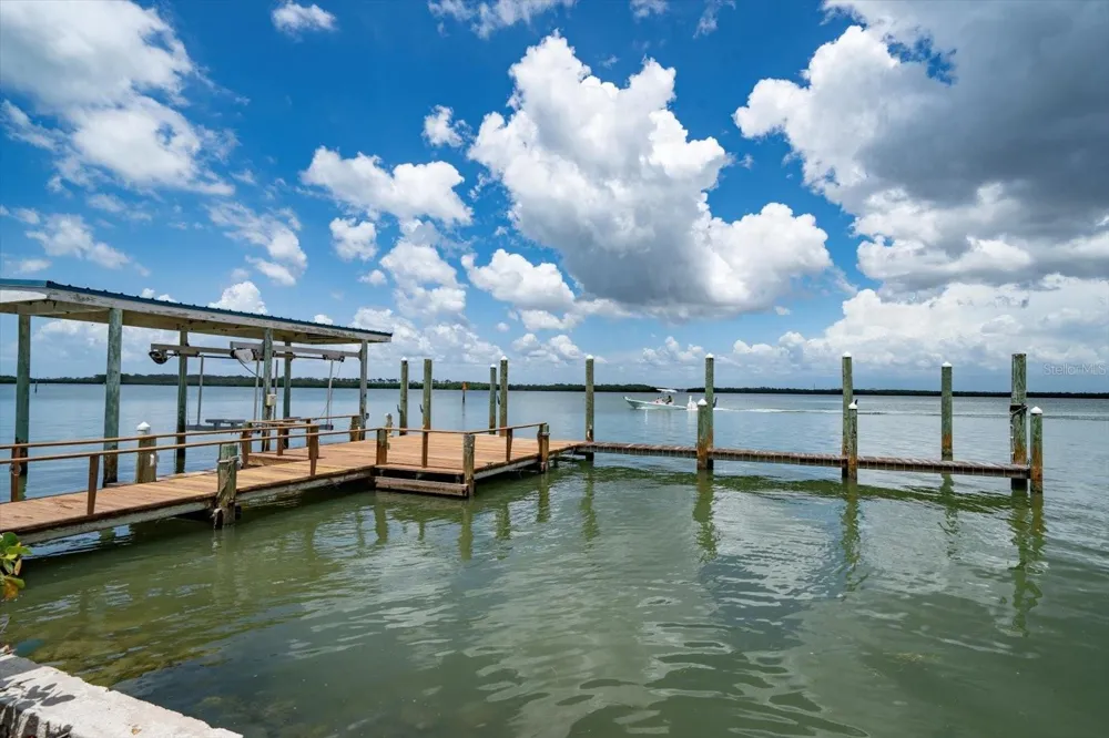 1114 MANDALAY POINT Clearwater Beach, FL 33767
