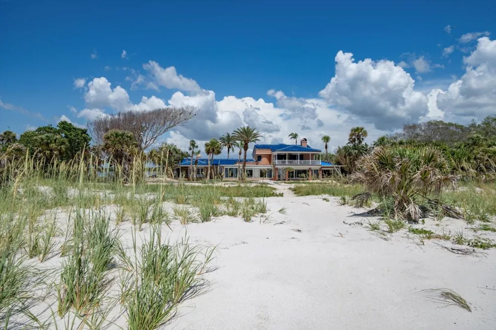 1114 MANDALAY POINT Clearwater Beach, FL 33767