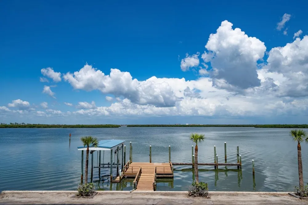 1114 MANDALAY POINT Clearwater Beach, FL 33767