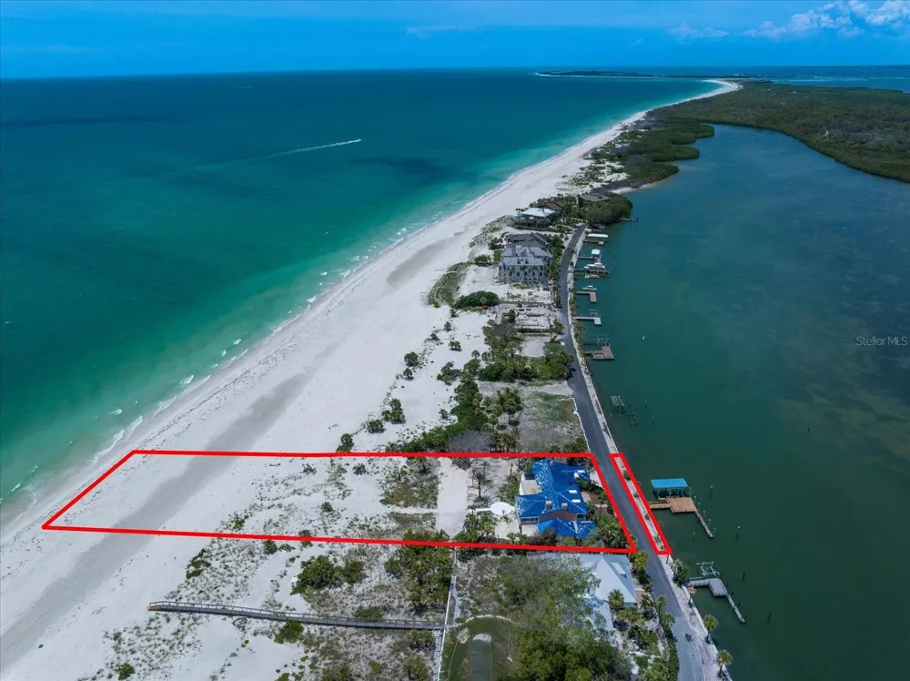 1114 MANDALAY POINT Clearwater Beach, FL 33767