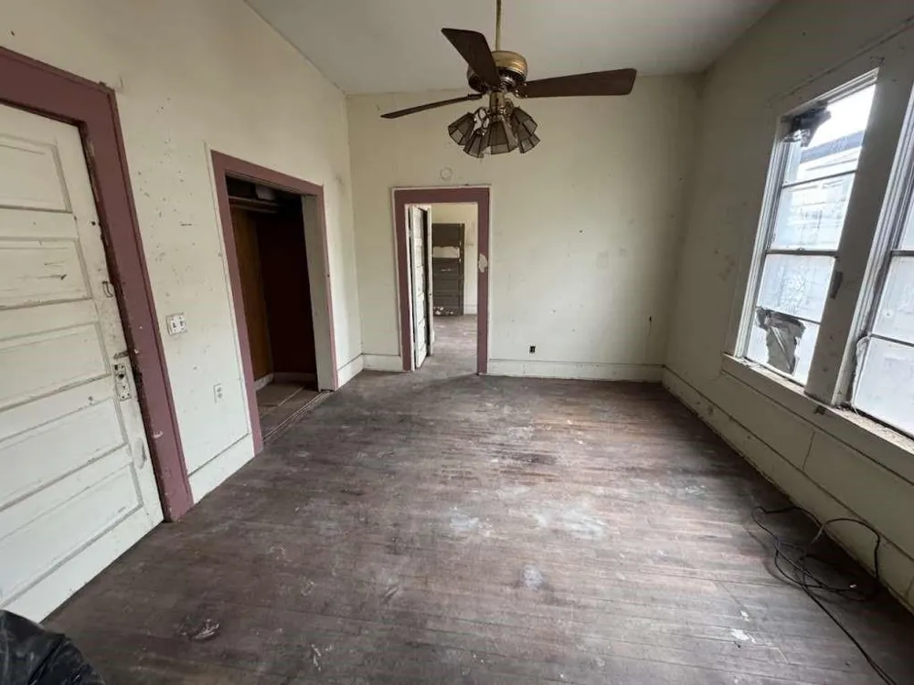 509 Waggoner Street Electra, TX 76360