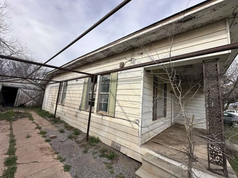 509 Waggoner Street Electra, TX 76360