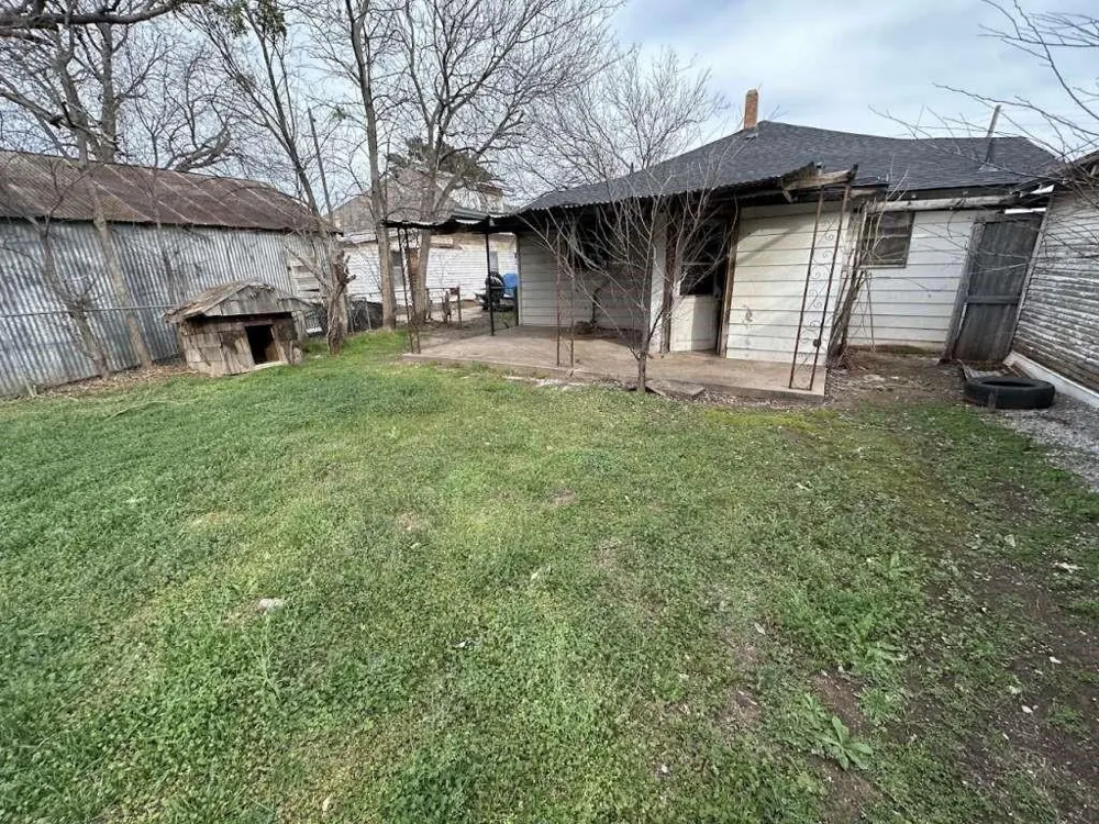 509 Waggoner Street Electra, TX 76360