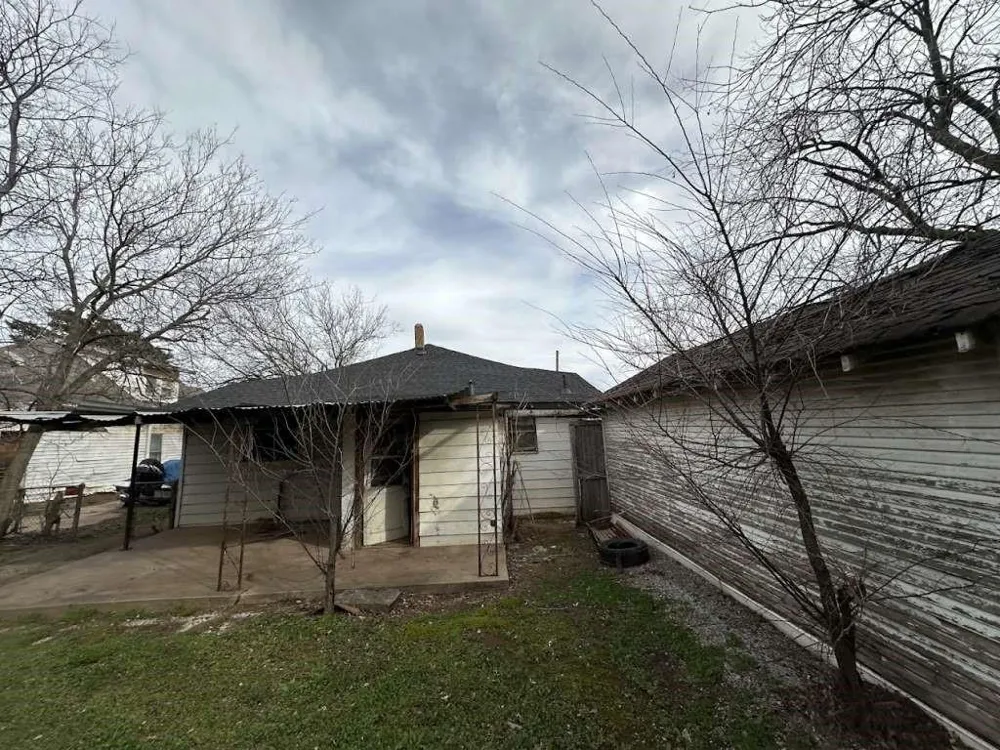 509 Waggoner Street Electra, TX 76360