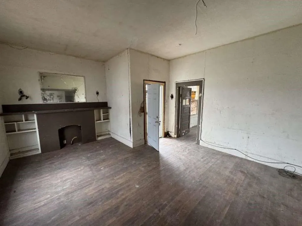 509 Waggoner Street Electra, TX 76360