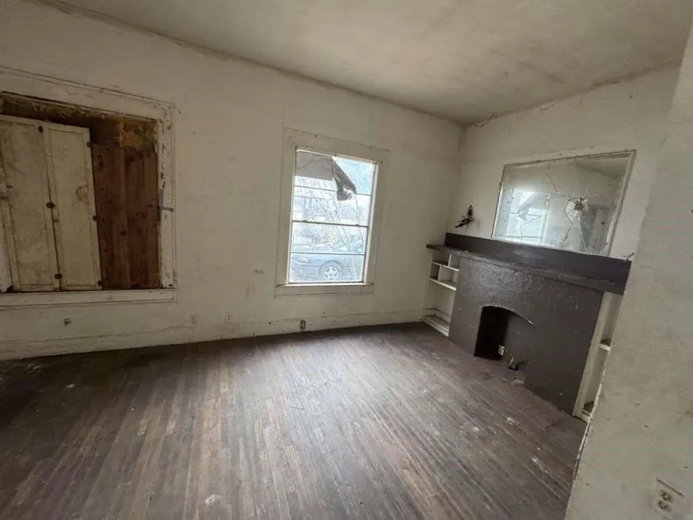 509 Waggoner Street Electra, TX 76360