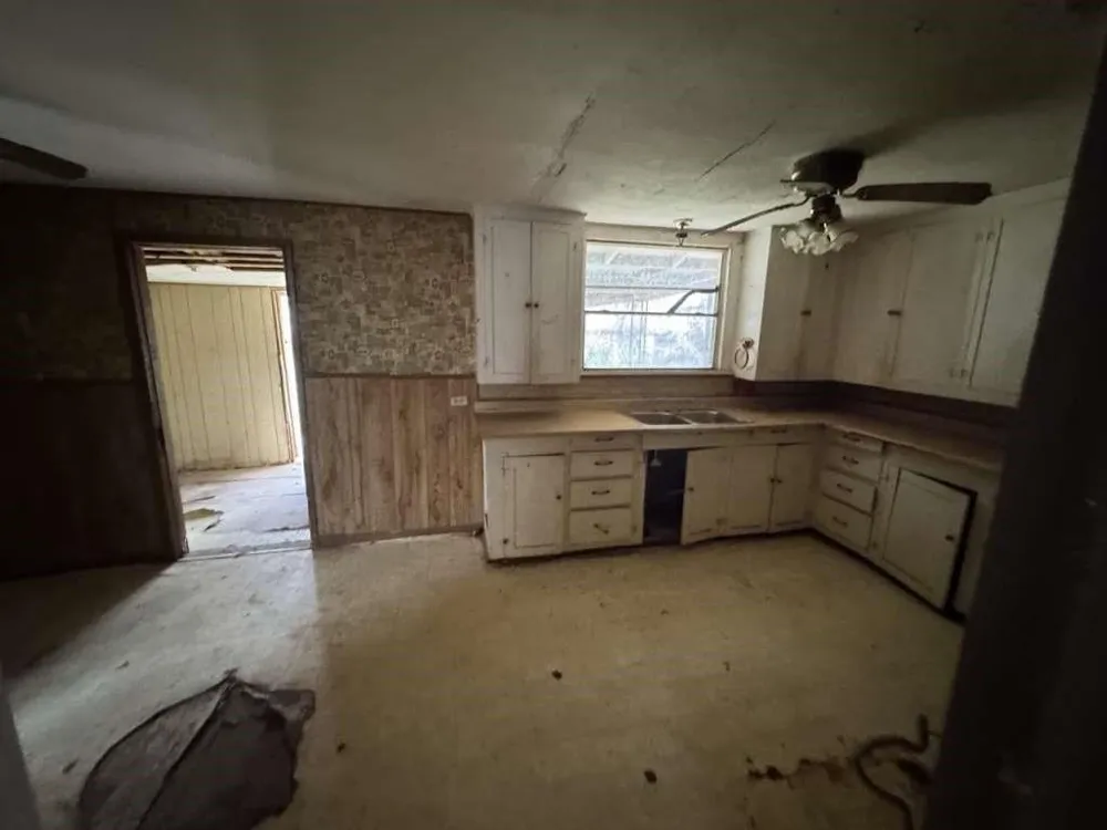 509 Waggoner Street Electra, TX 76360