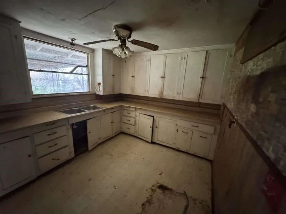 509 Waggoner Street Electra, TX 76360