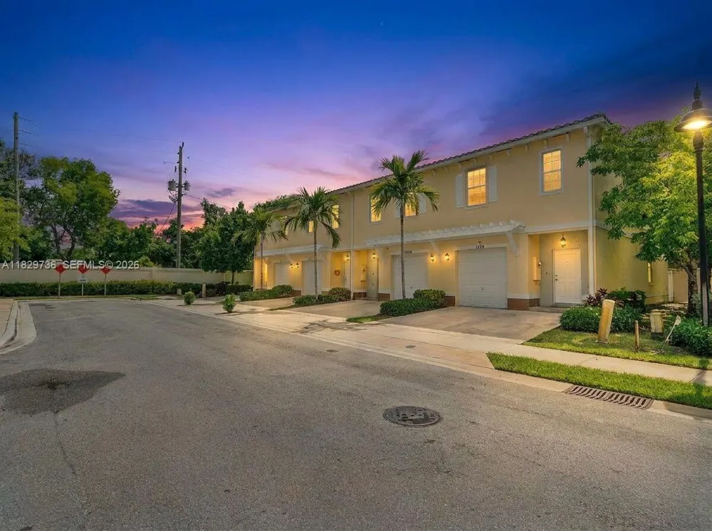 1128 NW 40th Ter Lauderhill, FL 33313