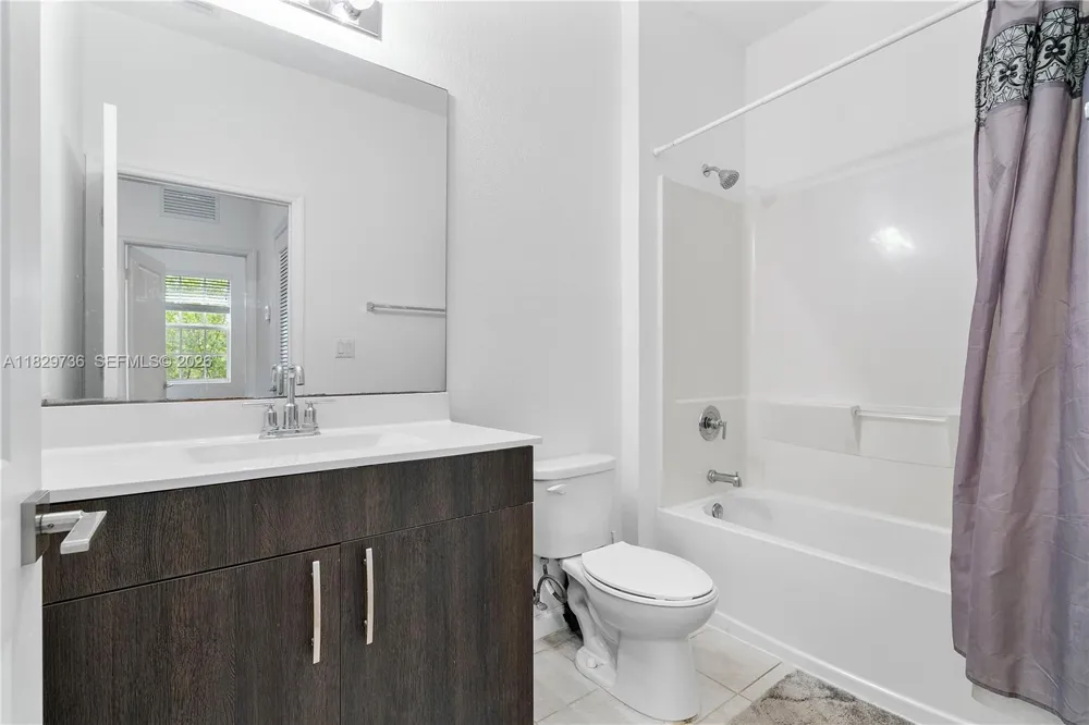 1128 NW 40th Ter Lauderhill, FL 33313