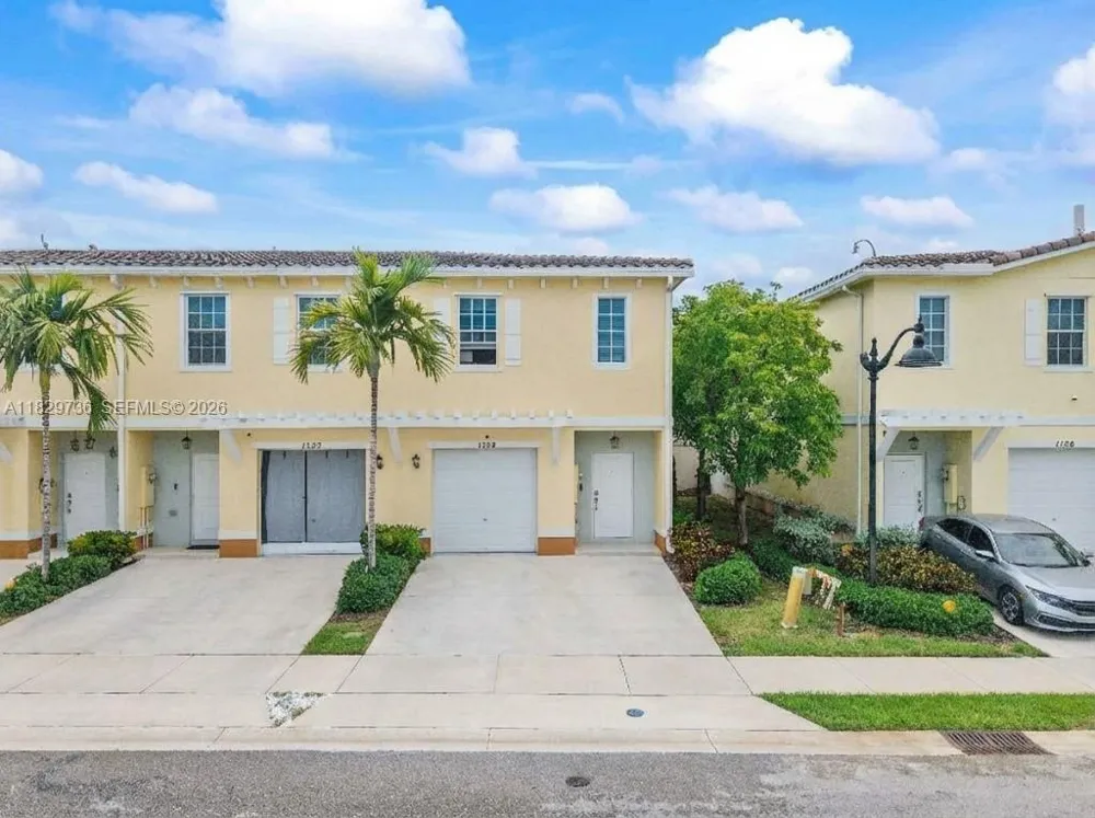 1128 NW 40th Ter Lauderhill, FL 33313