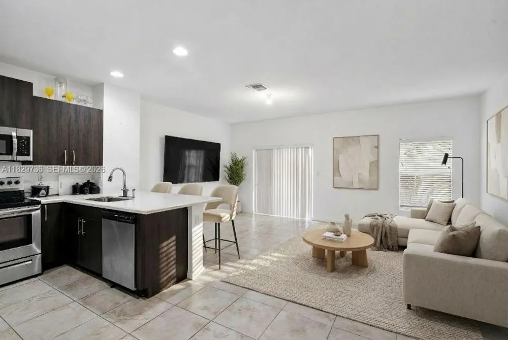 1128 NW 40th Ter Lauderhill, FL 33313