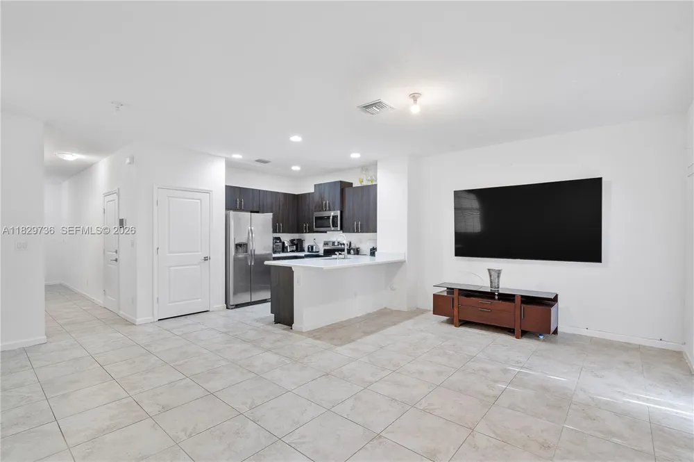 1128 NW 40th Ter Lauderhill, FL 33313