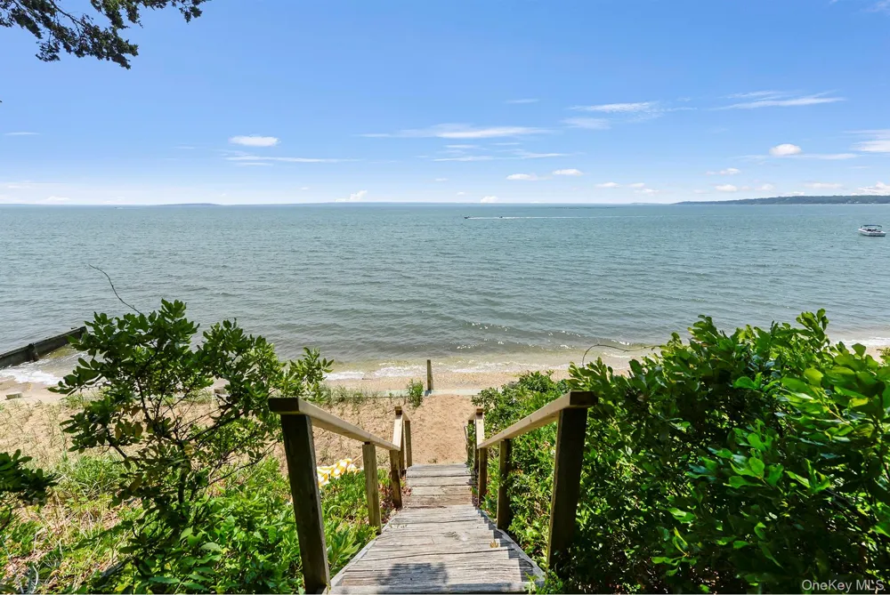 Address Not Shown Peconic, NY 11958