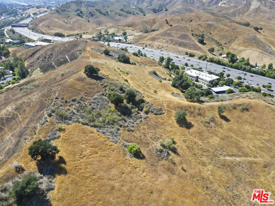 27300 Agoura Road Calabasas, CA 91301