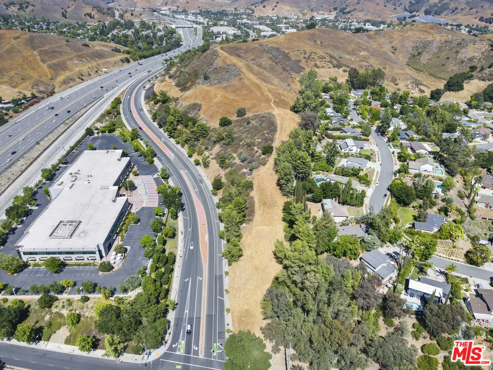 27300 Agoura Road Calabasas, CA 91301