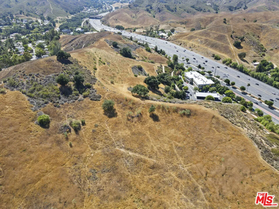 27300 Agoura Road Calabasas, CA 91301