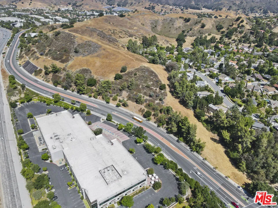 27300 Agoura Road Calabasas, CA 91301
