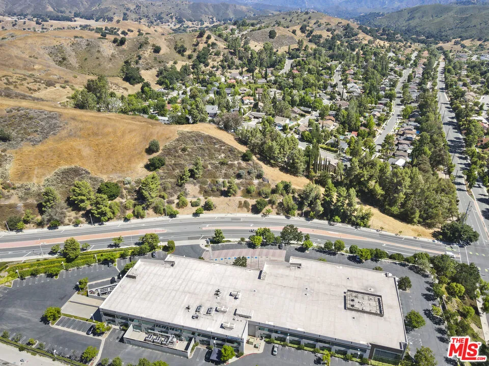 27300 Agoura Road Calabasas, CA 91301