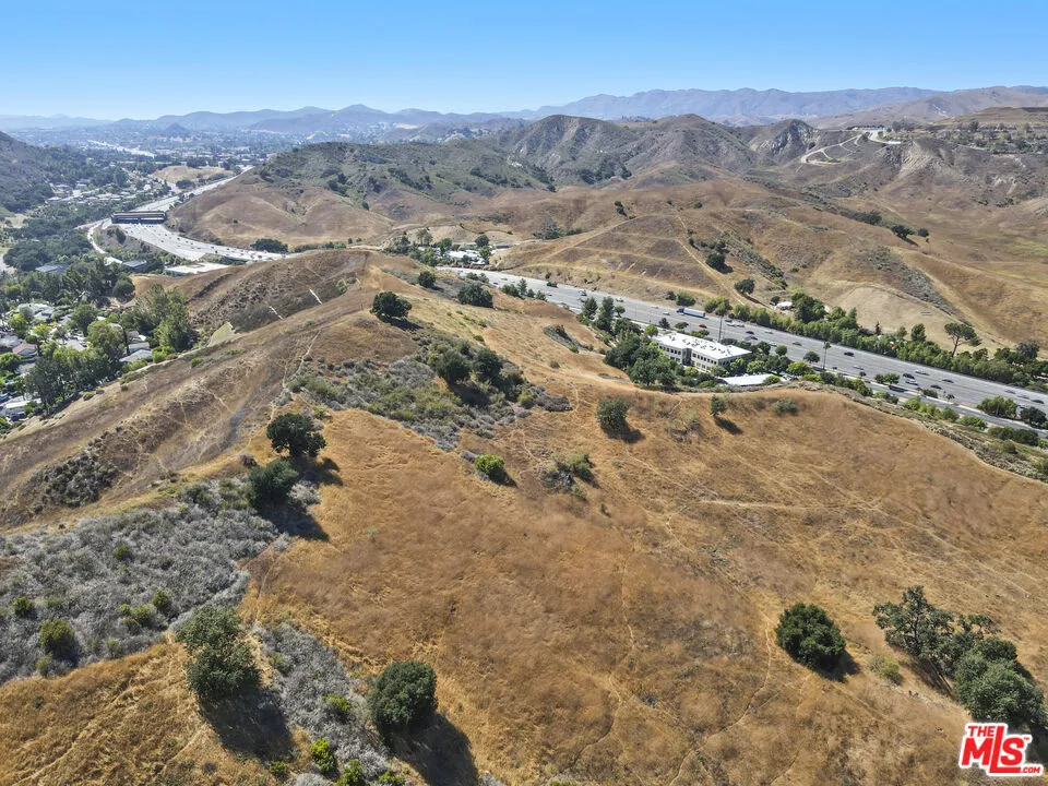 27300 Agoura Road Calabasas, CA 91301